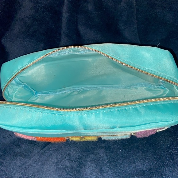 Makeup or beauty bag for travel or everyday use! - Picture 5 of 6